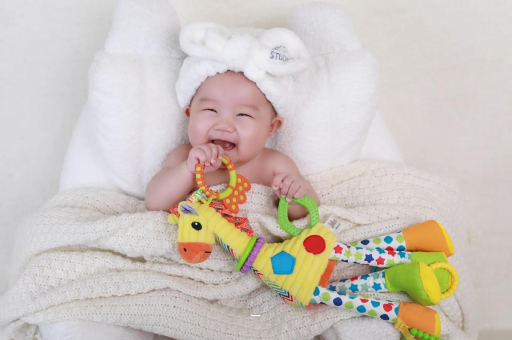 上饶三个月宝宝正确抱姿